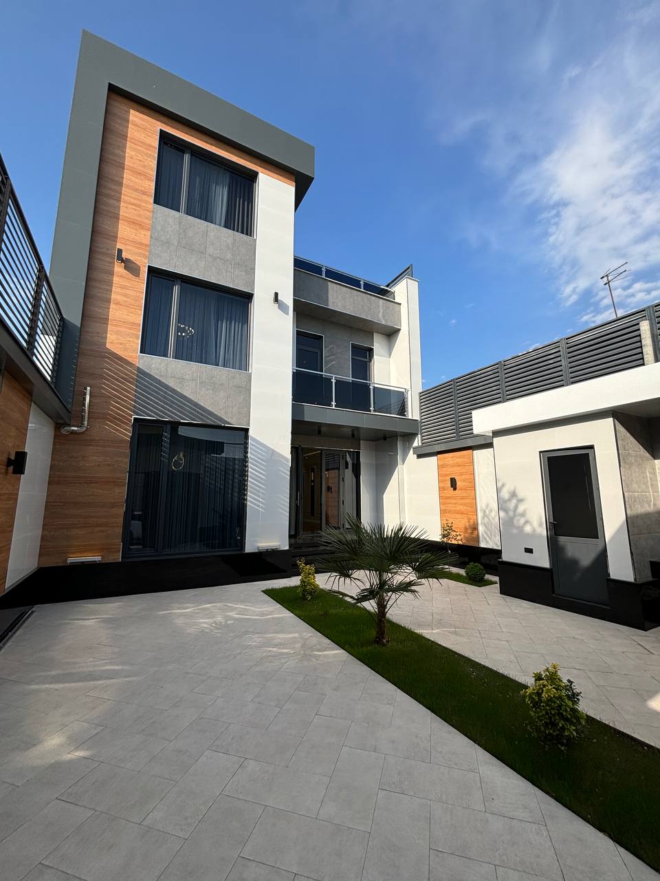 Uzbekistan Vila: Property Rent /Sale 乌兹别克斯坦公寓出售67: Mirzo Ulugbek 4房间 320000$
