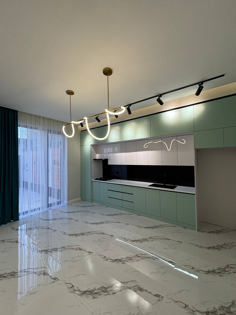 Uzbekistan Vila: Property Rent /Sale 乌兹别克斯坦公寓出售67: Mirzo Ulugbek 4房间 320000$