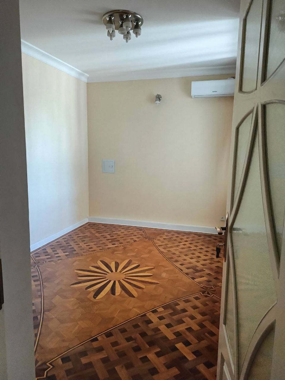 Uzbekistan Vila: Property Rent /Sale 乌兹别克斯坦公寓出租50: 2000$