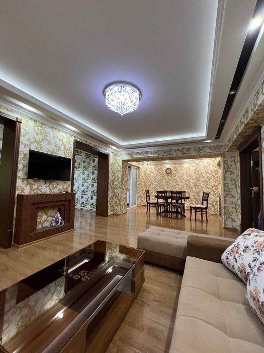 Uzbekistan Vila: Property Rent /Sale  乌兹别克斯坦公寓出售36 :  近米奇林酒店-3房间4楼107平160000