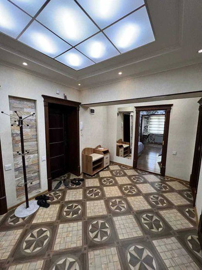 Uzbekistan Vila: Property Rent /Sale  乌兹别克斯坦公寓出售36 :  近米奇林酒店-3房间4楼107平160000