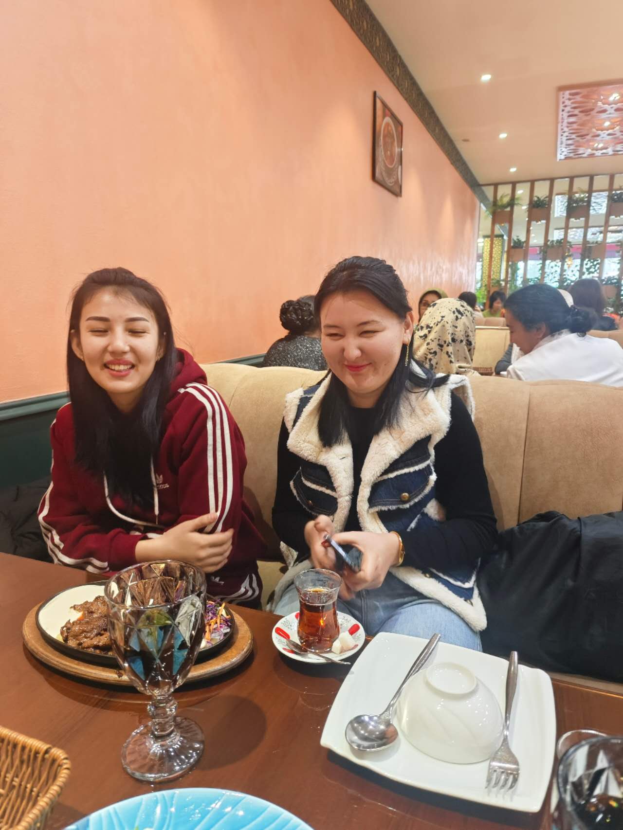 Find a Uzbekistan girlfriend: 乌兹别克斯坦女孩交友