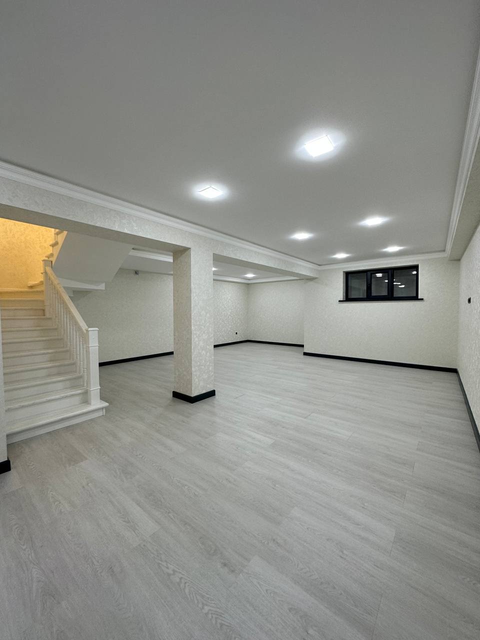 Uzbekistan Vila: Property Rent /Sale  乌兹别克斯坦公寓出售60: Yakkasaray 5房间 380000$