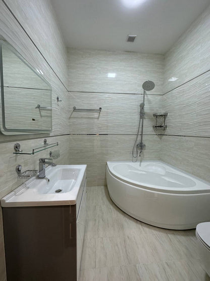 Uzbekistan Vila: Property Rent /Sale  乌兹别克斯坦公寓出售60: Yakkasaray 5房间 380000$