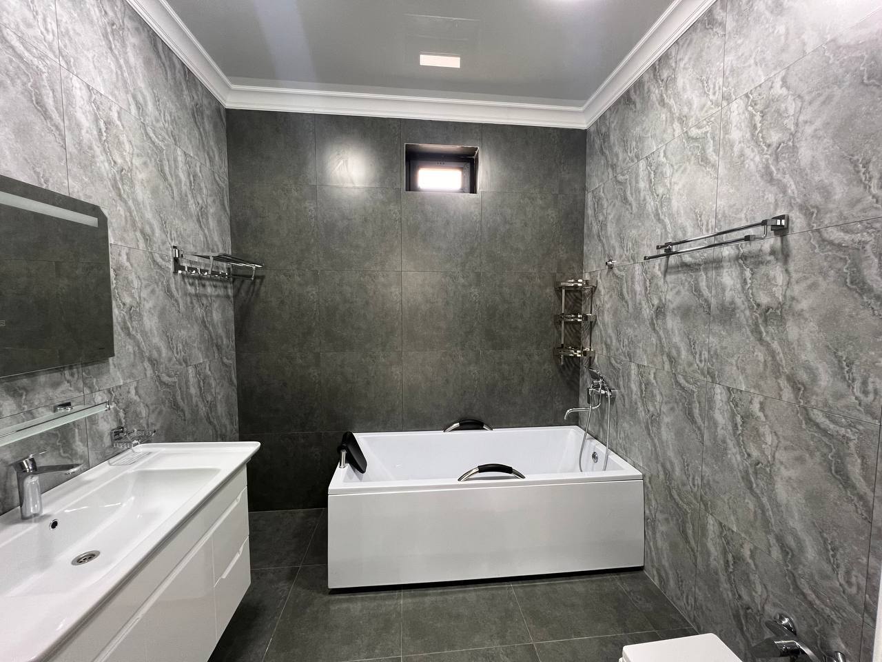 Uzbekistan Vila: Property Rent /Sale  乌兹别克斯坦公寓出售70: Yunusabad 6房间 270000$