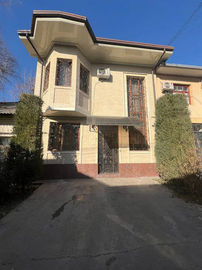 Uzbekistan Vila: Property Rent /Sale  乌兹别克斯坦公寓出租39 :  yakkasaroy 4房间 2800$