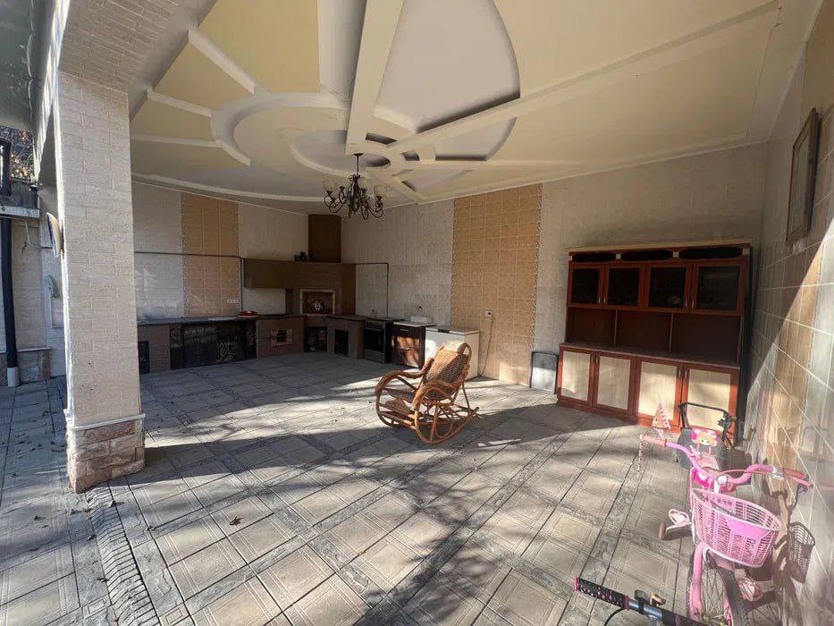 Uzbekistan Vila: Property Rent /Sale  乌兹别克斯坦公寓出租39 :  yakkasaroy 4房间 2800$