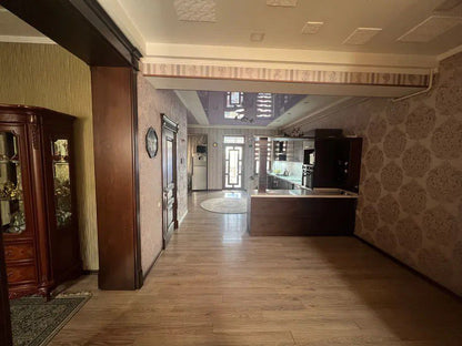 Uzbekistan Vila: Property Rent /Sale  乌兹别克斯坦公寓出租39 :  yakkasaroy 4房间 2800$