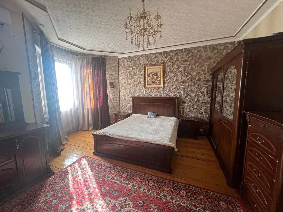Uzbekistan Vila: Property Rent /Sale  乌兹别克斯坦公寓出租39 :  yakkasaroy 4房间 2800$