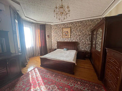 Uzbekistan Vila: Property Rent /Sale  乌兹别克斯坦公寓出租39 :  yakkasaroy 4房间 2800$