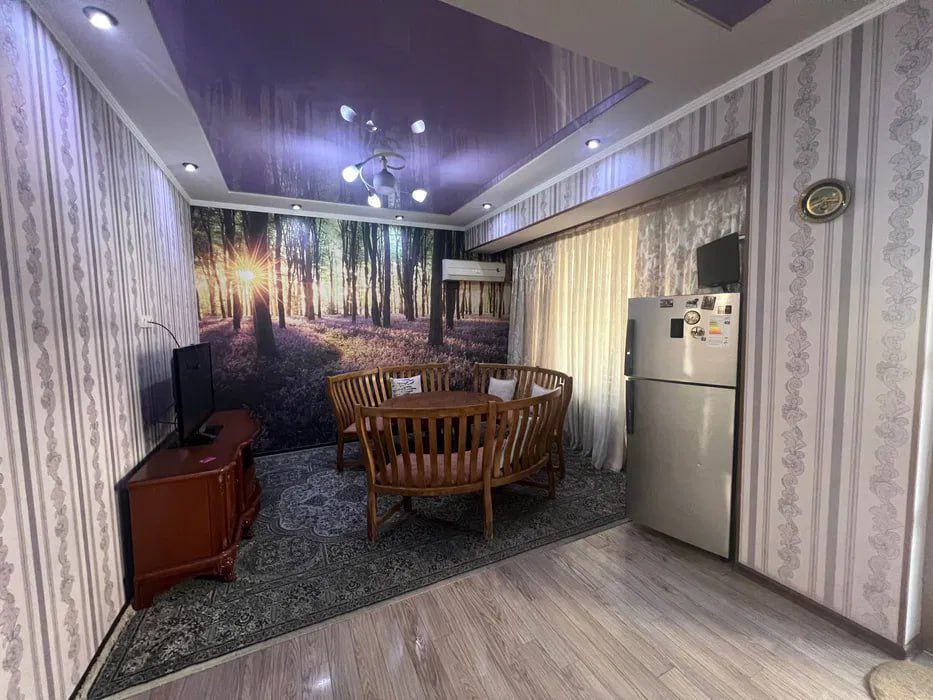 Uzbekistan Vila: Property Rent /Sale  乌兹别克斯坦公寓出租39 :  yakkasaroy 4房间 2800$