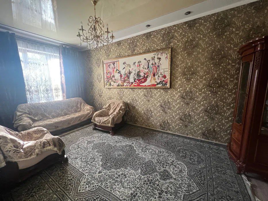 Uzbekistan Vila: Property Rent /Sale  乌兹别克斯坦公寓出租39 :  yakkasaroy 4房间 2800$