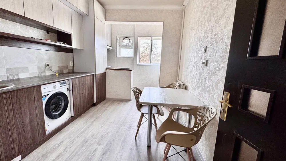 Uzbekistan Vila: Property Rent /Sale  乌兹别克斯坦公寓出售37 :  日本大使馆附近 3房间 155000$