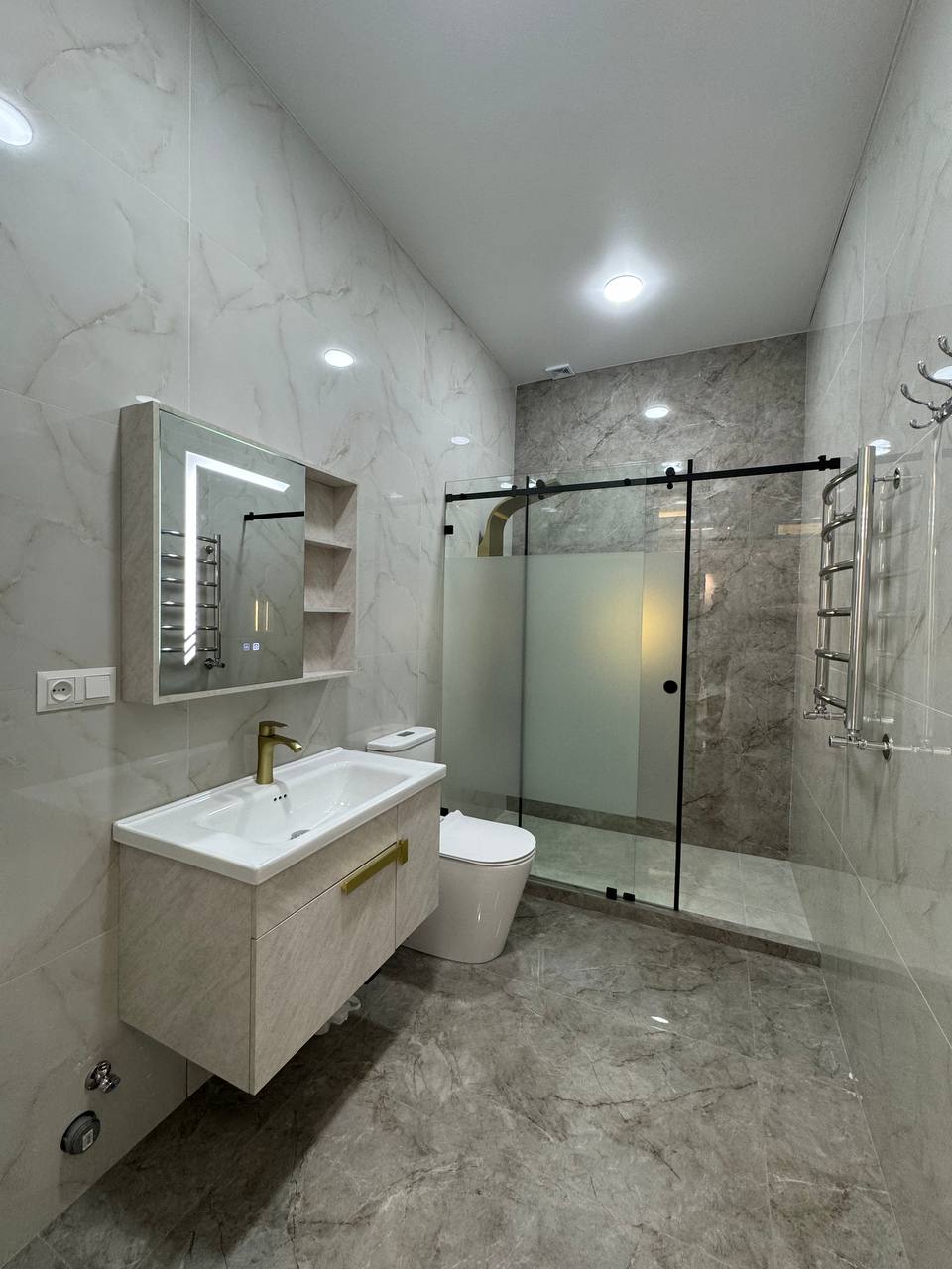 Uzbekistan Vila: Property Rent /Sale  乌兹别克斯坦公寓出售68: Yunusabad 6房间 310000$