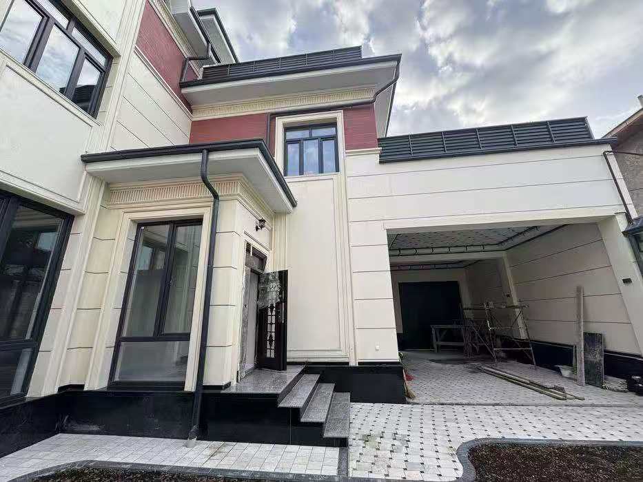 Uzbekistan Vila: Property Rent /Sale  乌兹别克斯坦公寓出售71:房屋面积：437平方 房间数：6间 卫生间：4个 层数：三层+1带地下室