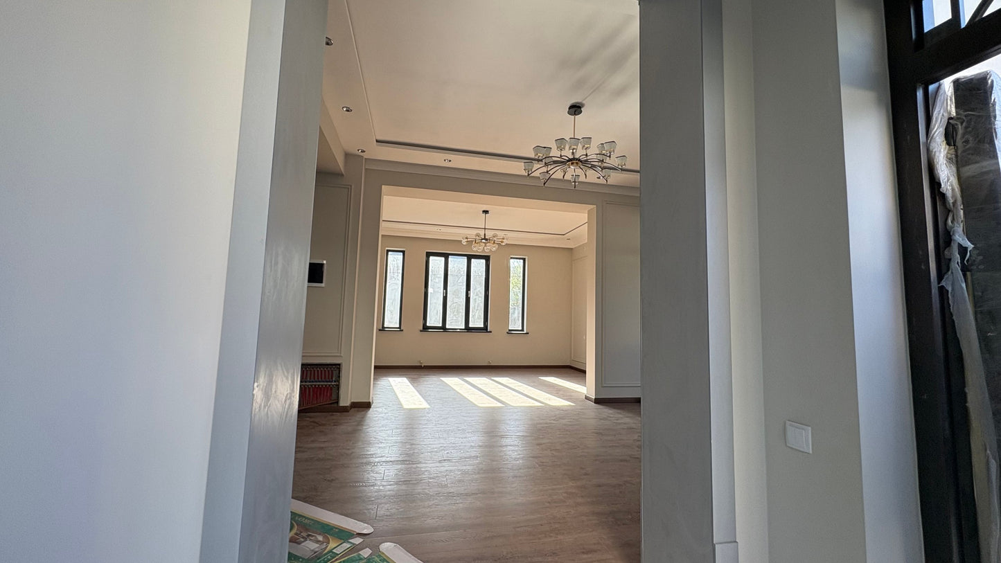 Uzbekistan Vila: Property Rent /Sale  乌兹别克斯坦公寓出售71:房屋面积：437平方 房间数：6间 卫生间：4个 层数：三层+1带地下室