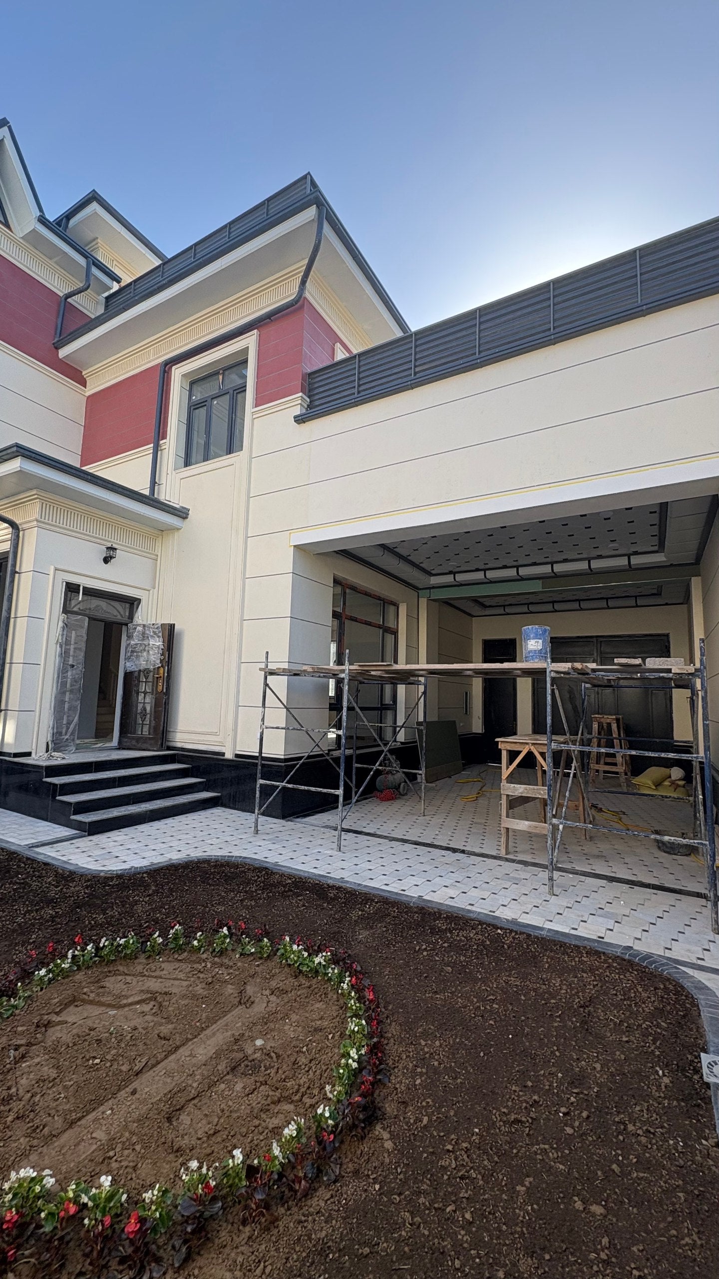 Uzbekistan Vila: Property Rent /Sale  乌兹别克斯坦公寓出售71:房屋面积：437平方 房间数：6间 卫生间：4个 层数：三层+1带地下室