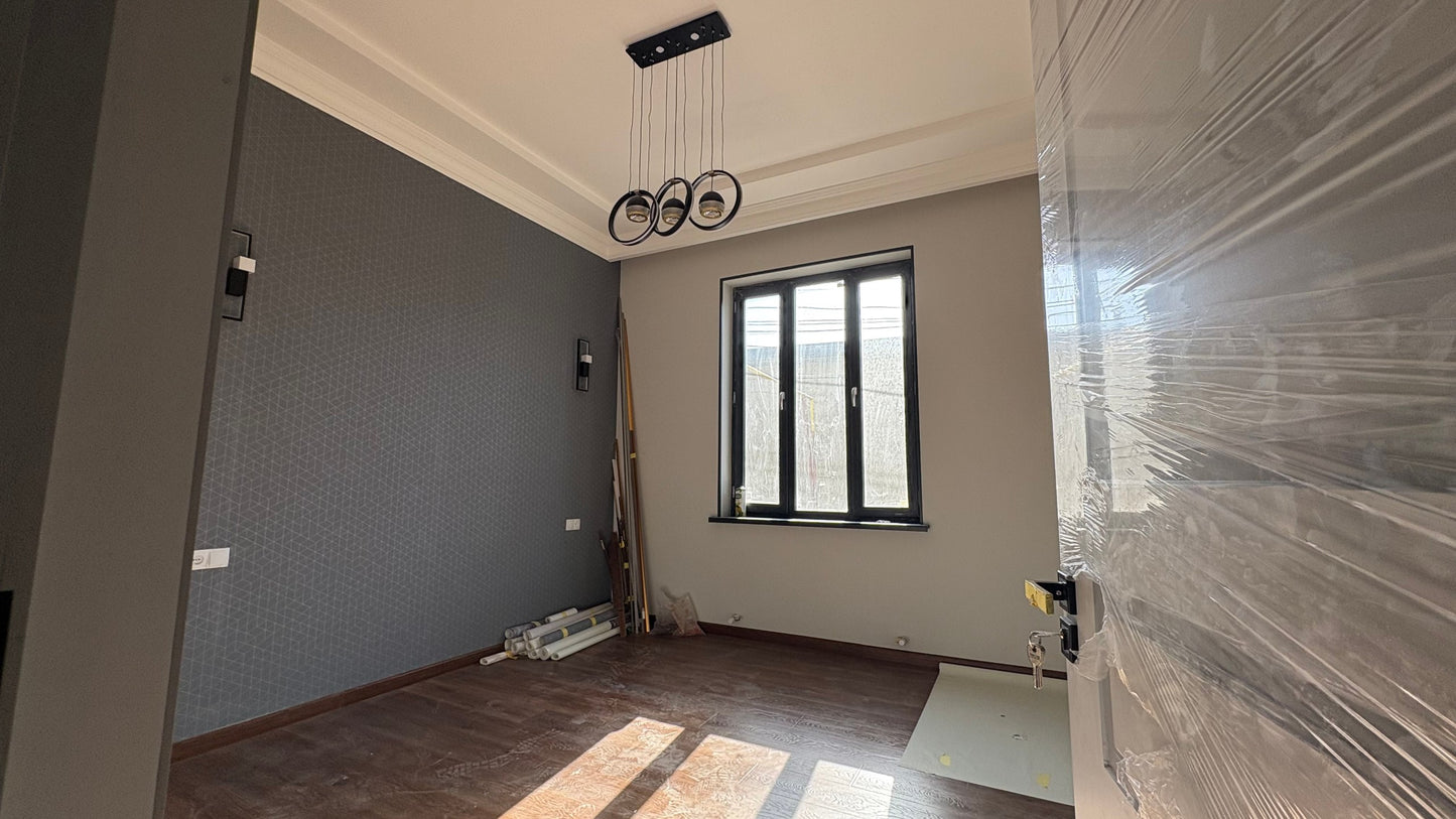 Uzbekistan Vila: Property Rent /Sale  乌兹别克斯坦公寓出售71:房屋面积：437平方 房间数：6间 卫生间：4个 层数：三层+1带地下室