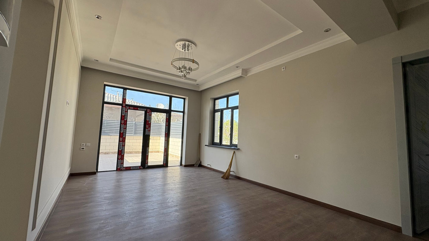 Uzbekistan Vila: Property Rent /Sale  乌兹别克斯坦公寓出售71:房屋面积：437平方 房间数：6间 卫生间：4个 层数：三层+1带地下室