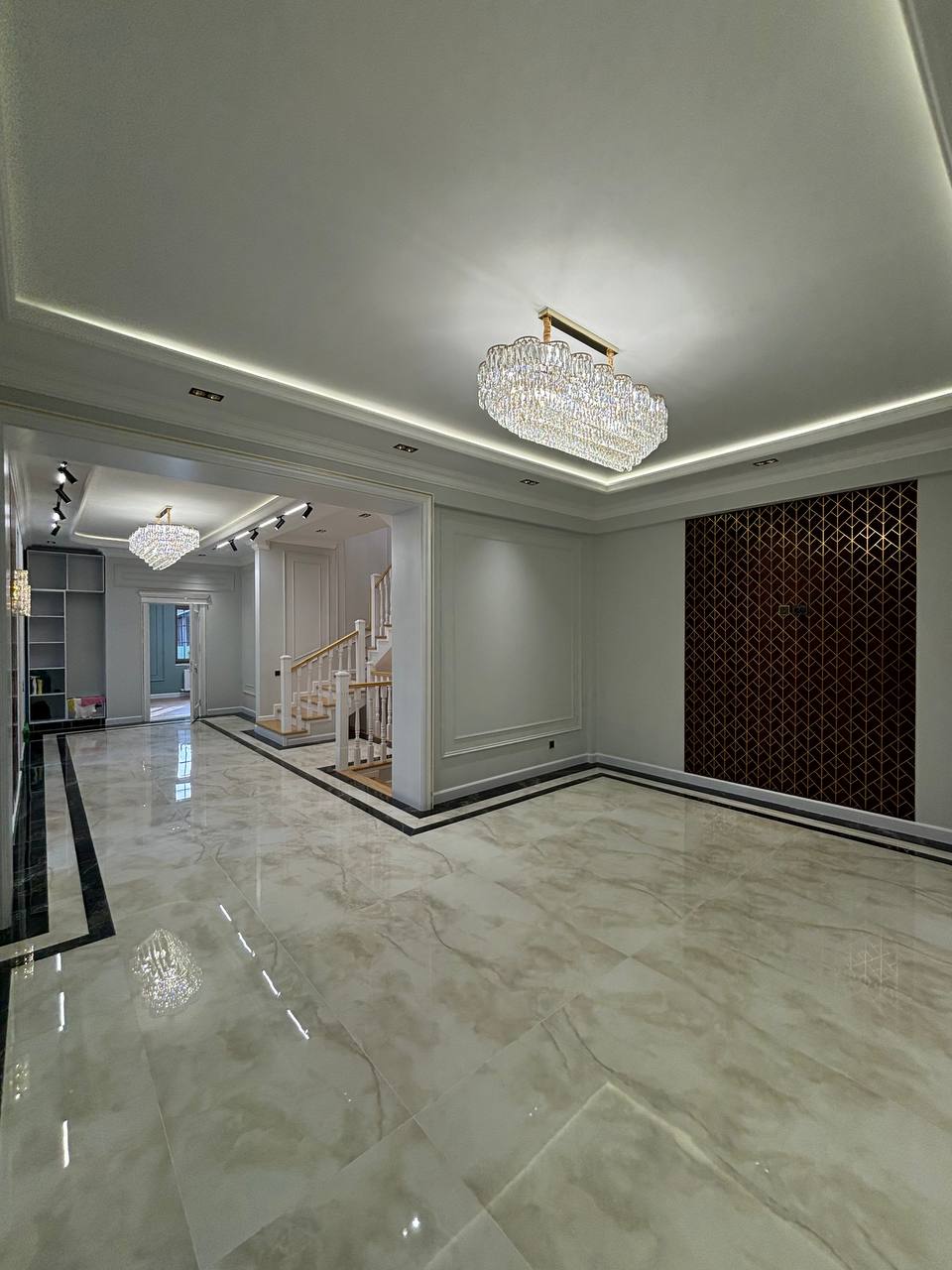 Uzbekistan Vila: Property Rent /Sale  乌兹别克斯坦公寓出售75: Yunusabad 5房间 240000$