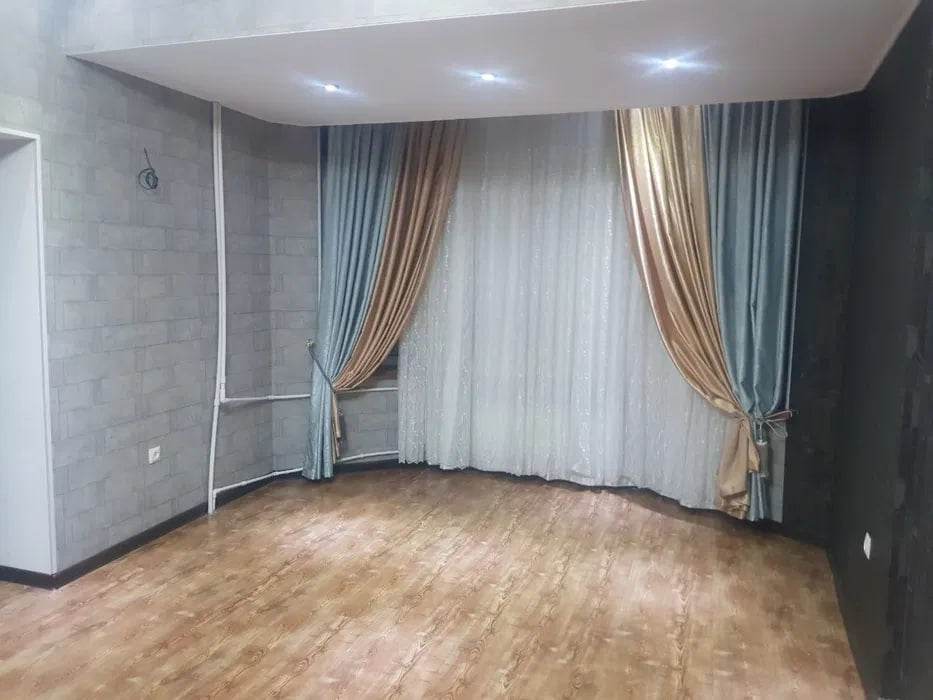 Uzbekistan Vila: Property Rent /Sale  乌兹别克斯坦公寓出租79: mirabad 机场旁边