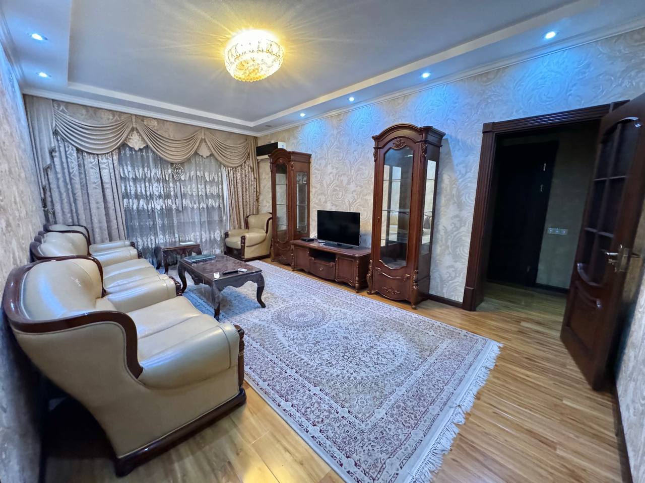 Uzbekistan Vila: Property Rent /Sale  乌兹别克斯坦公寓出租99: Mirabad 2000$